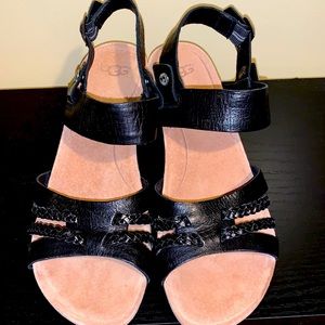 UGG Serinda Black Wedge Sandal